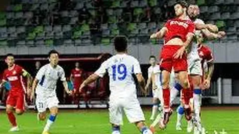 《电讯独家揭秘：昔日射手斯特林，亚特兰大之战独中四元，今却悄然隐身球场！》